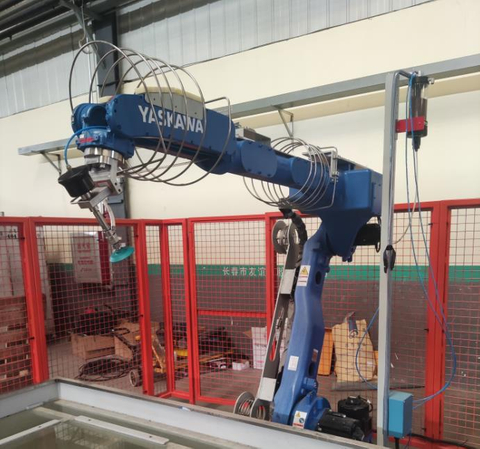 Materiał kompozytowy cięcie strumienia wody + automatyczne ładowanie i rozładunek przez robotyczne ramię