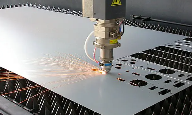 maszyna tnąca laserem